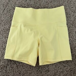 Athleta Salutation Stash 5” Shorts